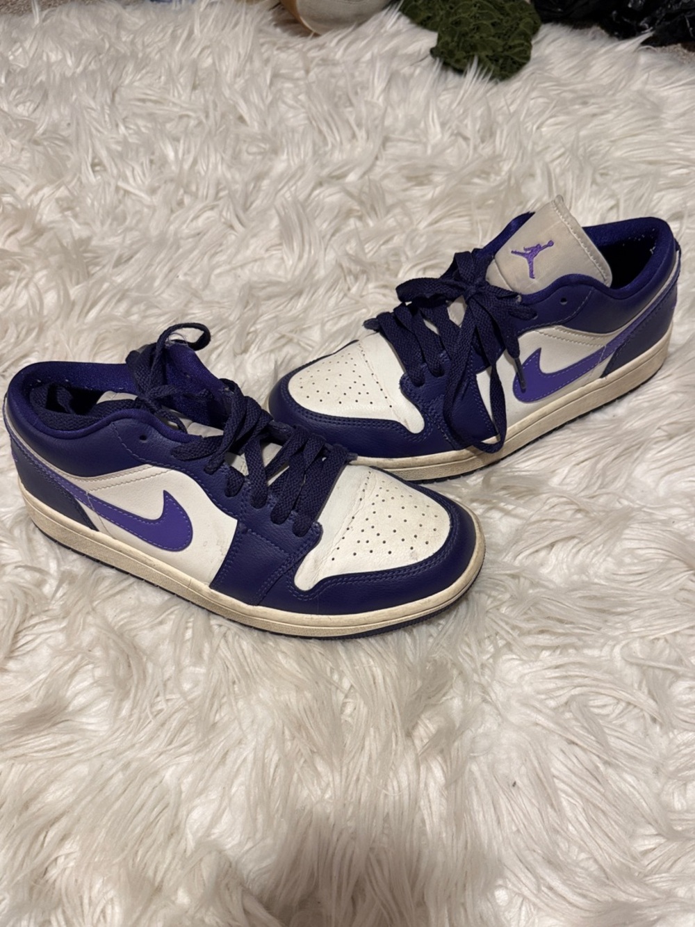 Nike Low Top Sneakers - White & Purple